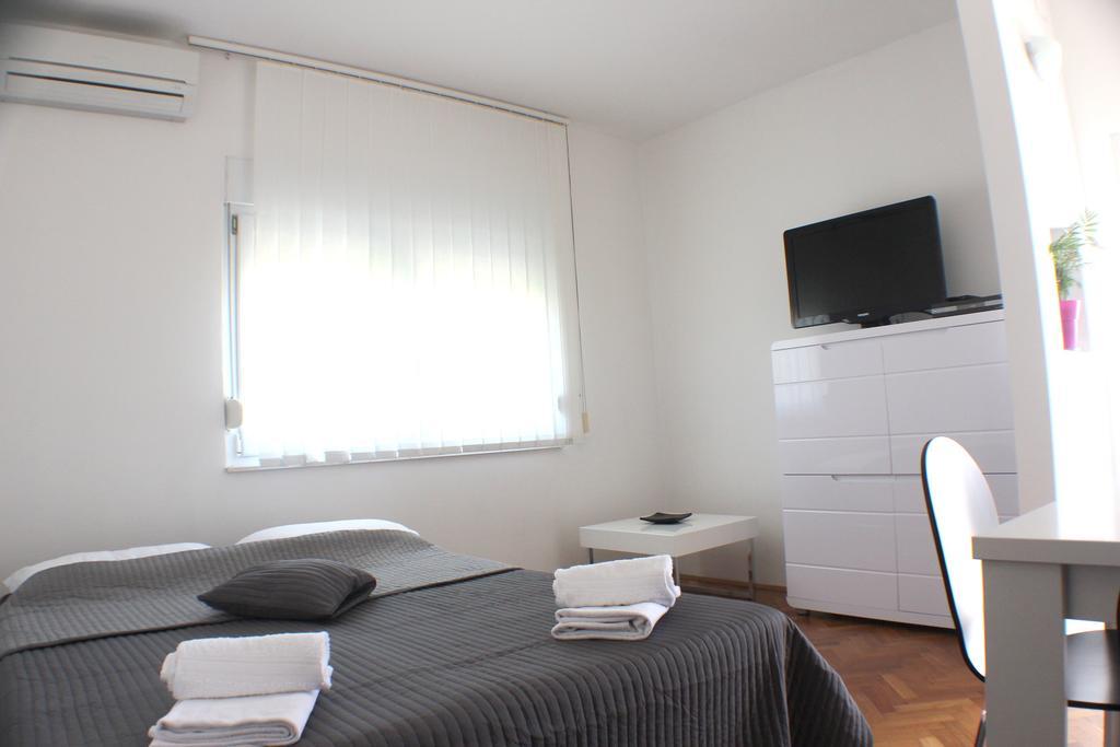 Apartments Robert Kastela Bilik gambar